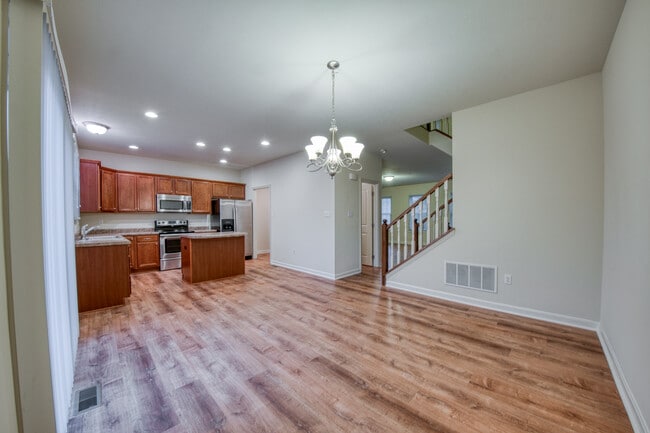 Building Photo - 423 Marshall Heights Dr