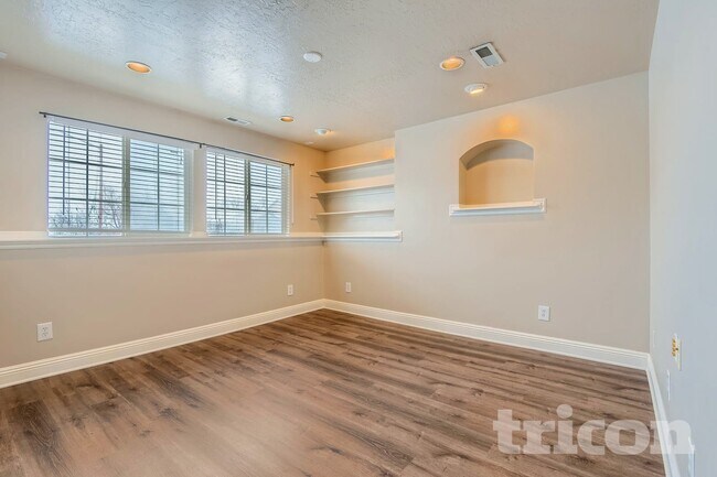 Building Photo - 5206 Midland Dr