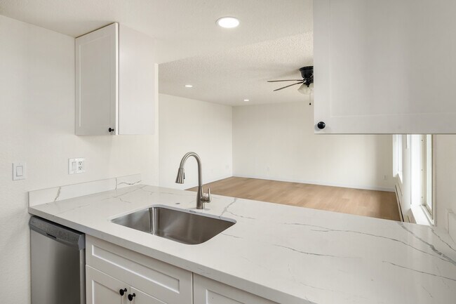 Foto del edificio - Evergreen Residences