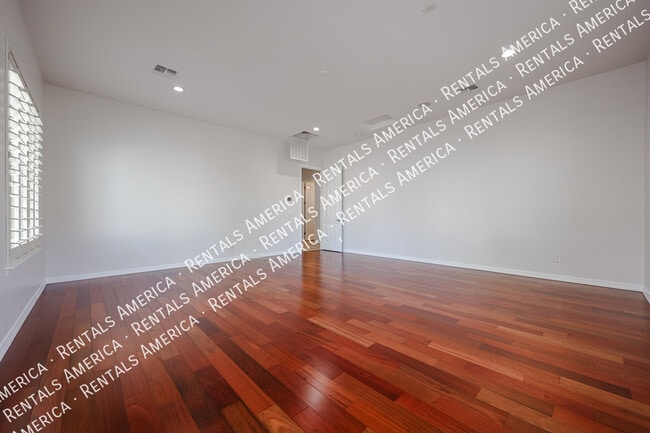 Foto del edificio - 1935 W Sparrow Dr