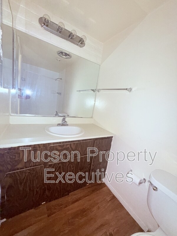 Building Photo - 20 N Leonora Ave