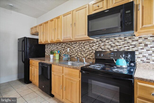 Building Photo - 4628 Sansom St