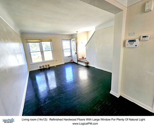 Building Photo - 2 Bed/1 Bath Townhouse w/ Basement, Hardwo...