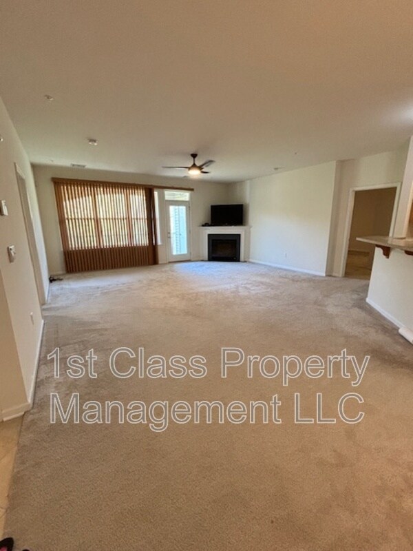 Building Photo - 324 Sloan Ct