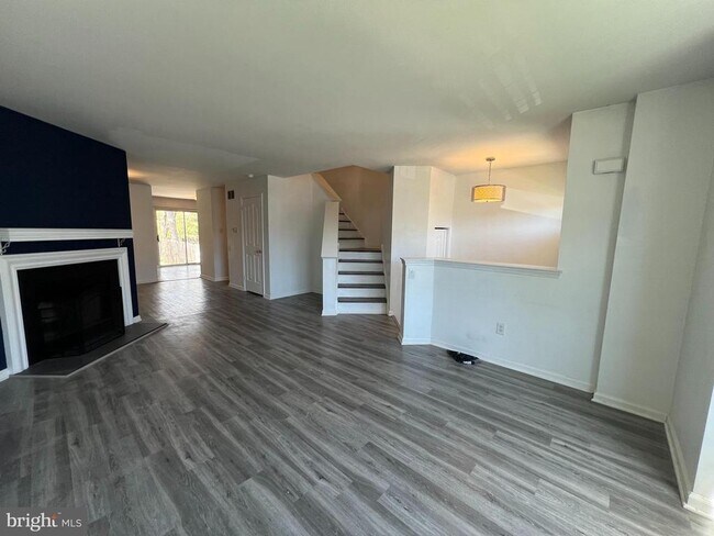 Foto del edificio - 104 Spruce Ln