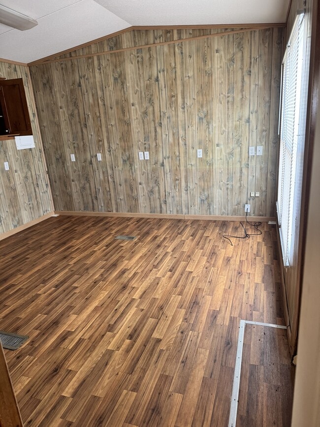 Building Photo - 104 Dax Rd