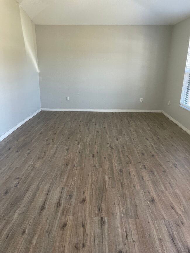 Foto del edificio - 1055 Bismarck Rd