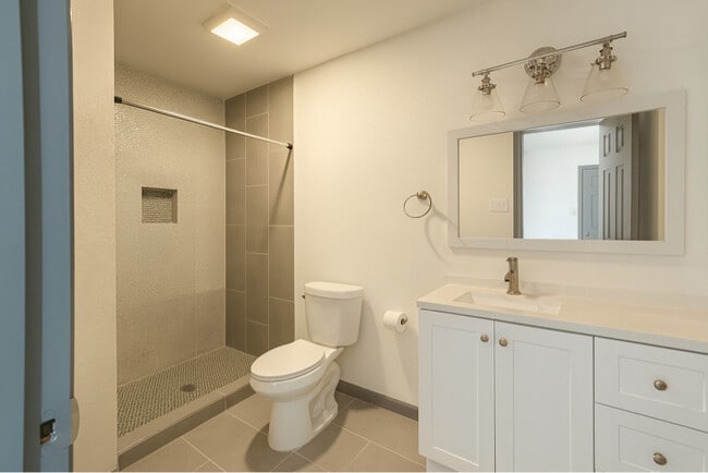 Building Photo - 1428 Brazos Dr