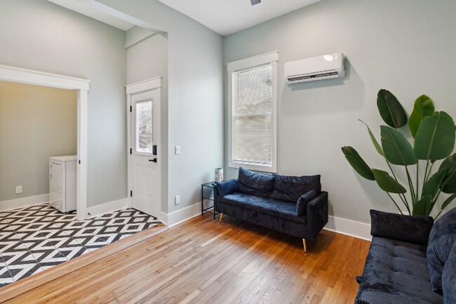 Foto del edificio - 1133 E Henry St