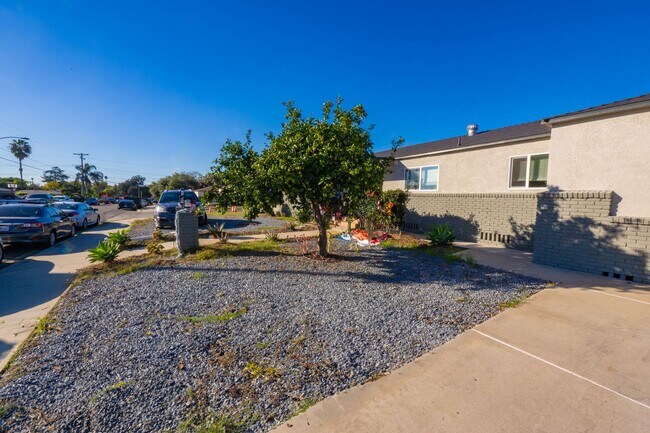Foto del edificio - READY NOW!! 3BR/1BA - La Mesa Home (Shared...