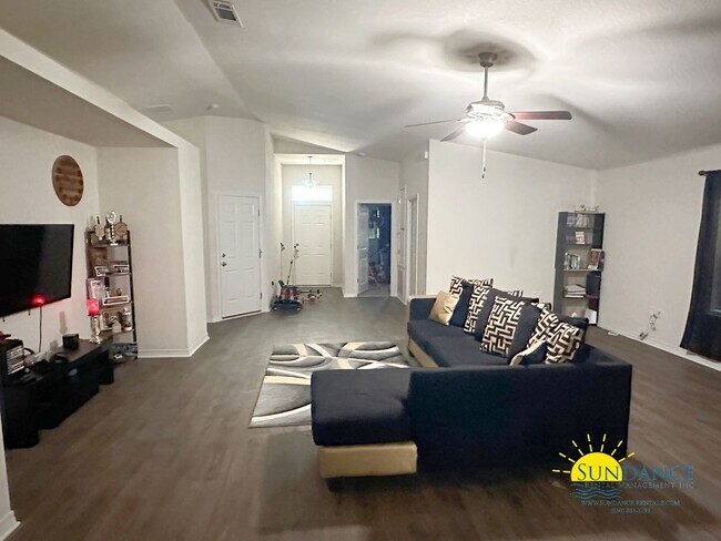 Building Photo - Spacious Home in Navarre Near Hurlburt Field