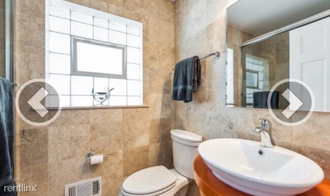 Foto del edificio - 5 br, 2 bath House - 9410 Le Claire Ave