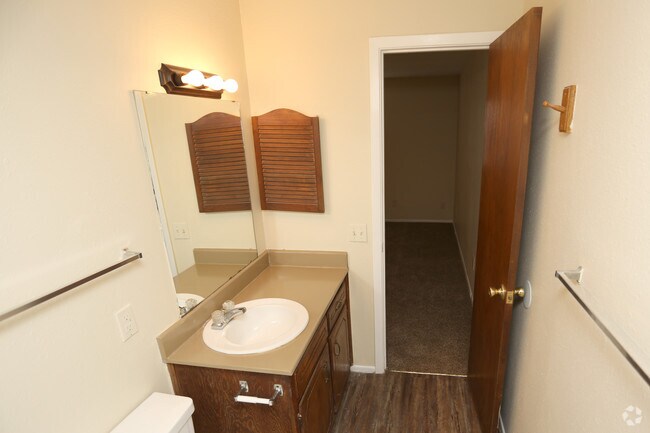 2 habitaciones, 2 baños - Ridgecrest Apartments