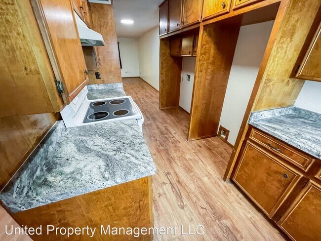 Building Photo - 2 br, 1.5 bath House - 727 E Aspen