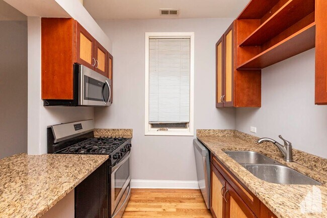 Foto del edificio - 1133 W Addison St