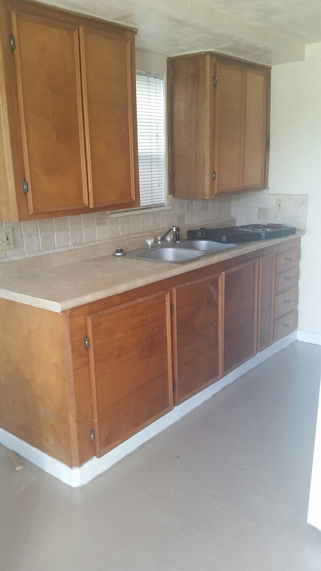 609 1/2 Nettie, Kingsville, TX 78363 Townhome Rentals in Kingsville