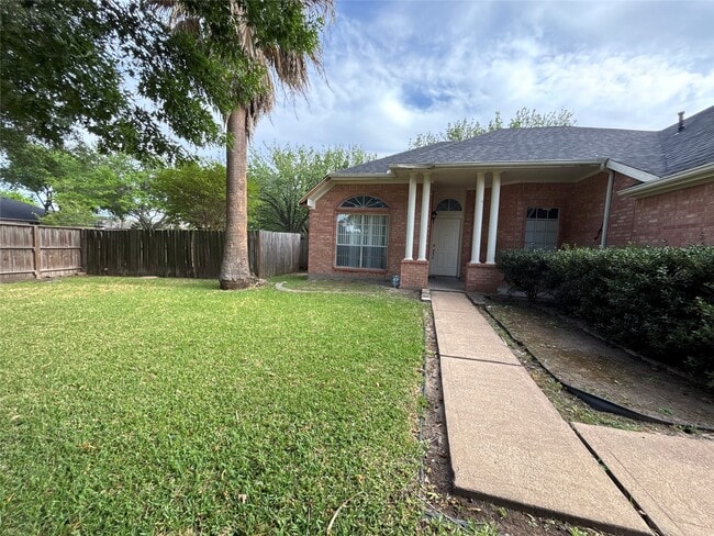 Foto del edificio - 15803 Mission Estates Ct