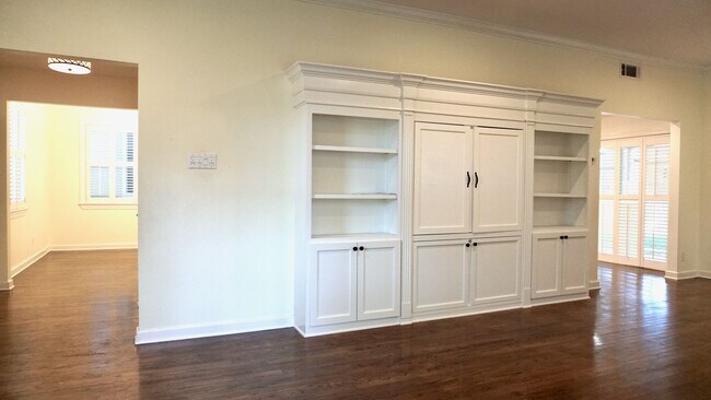 Building Photo - 303 Normandy Ave