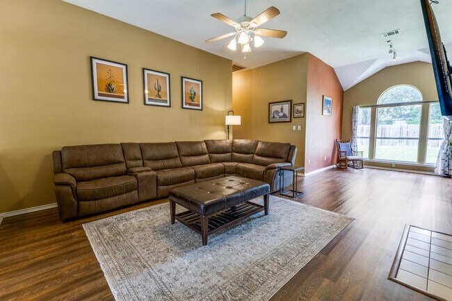 Building Photo - 6614 Bramber Ln