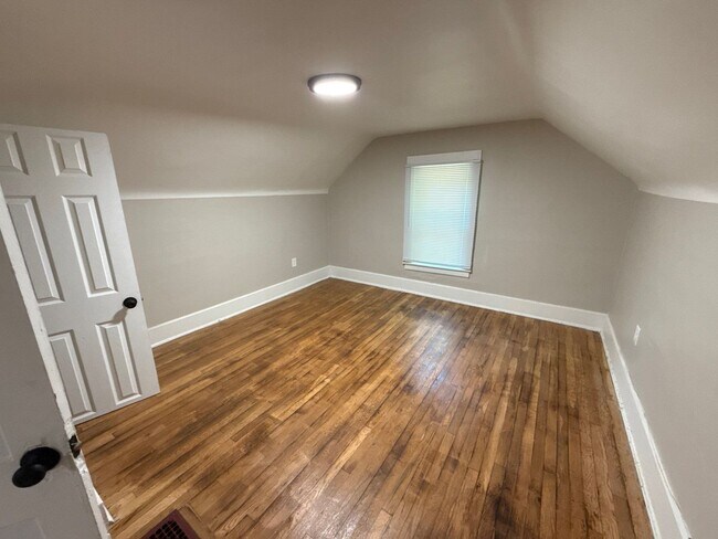 Foto del edificio - Renovated 3-Bedroom Home – We Welcome Sect...