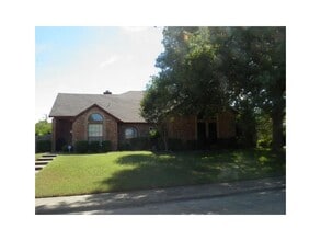 Building Photo - 906 Teakwood Ln