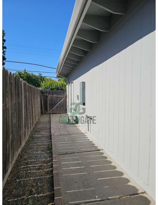 Building Photo - 3105 E Orangeburg Ave