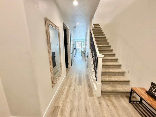 Building Photo - Home at The Ledges