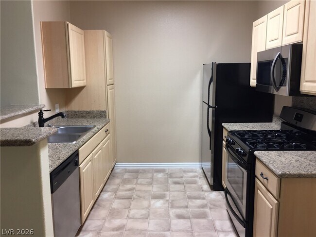 Foto del edificio - 8250 N Grand Canyon Dr