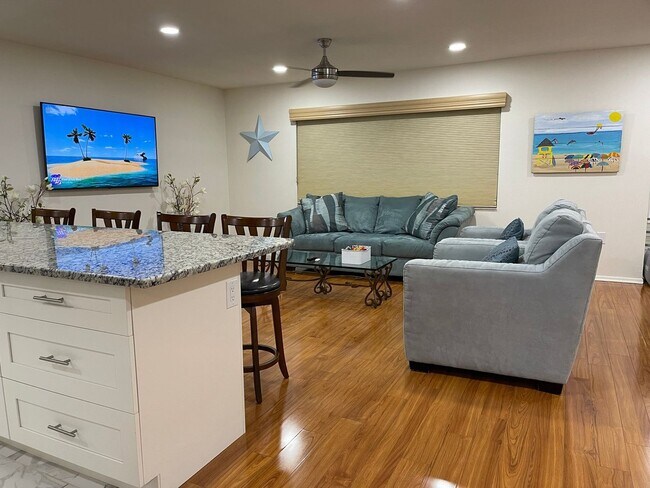 Foto del edificio - 2 Bedroom Single Family Home in Venice Garden