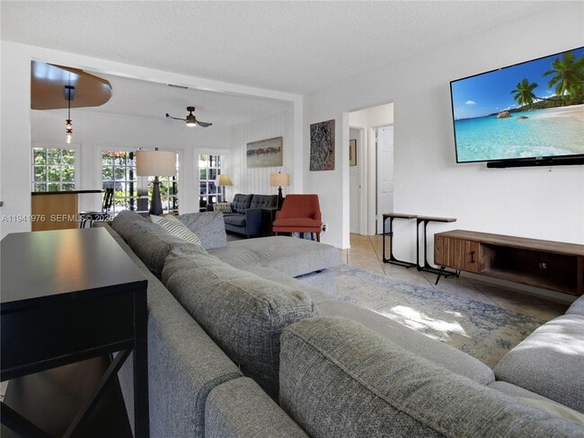 Foto del edificio - 1561 NE 47th St