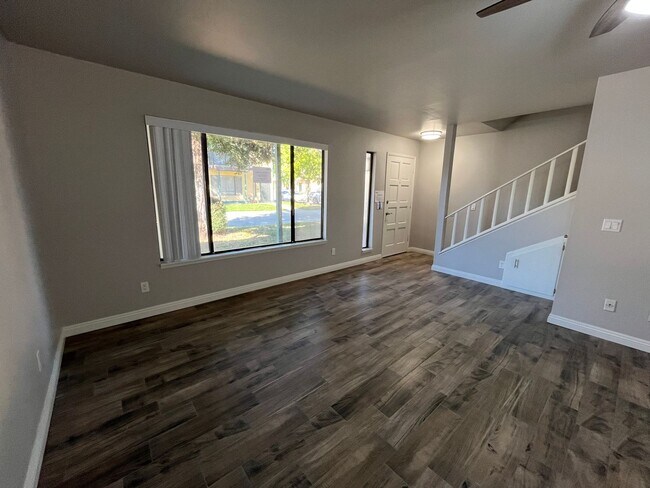 Building Photo - 4395