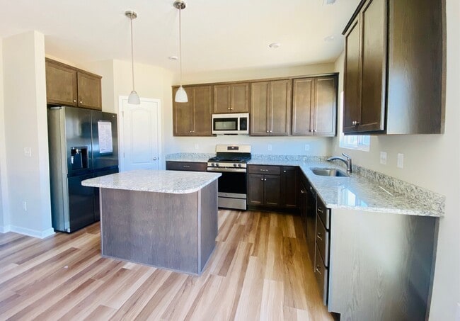 Building Photo - 7877 Ellington Ct