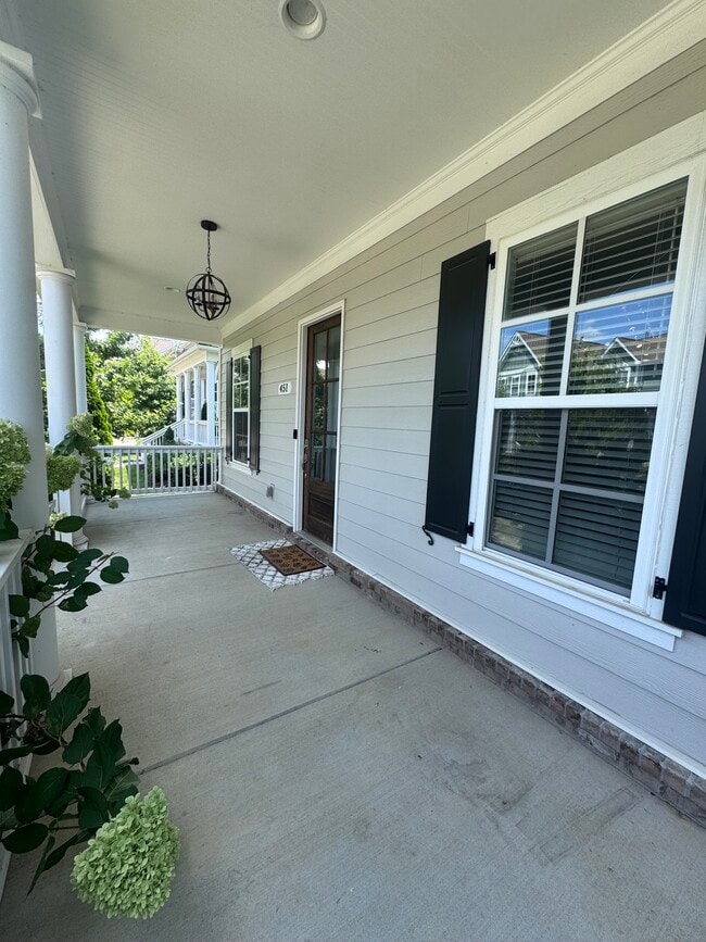 Building Photo - 451 Dewar Dr