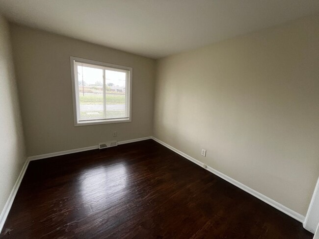 Building Photo - **3-BEDROOM HOME IN NORTH BEECHWOLD/SHARON...