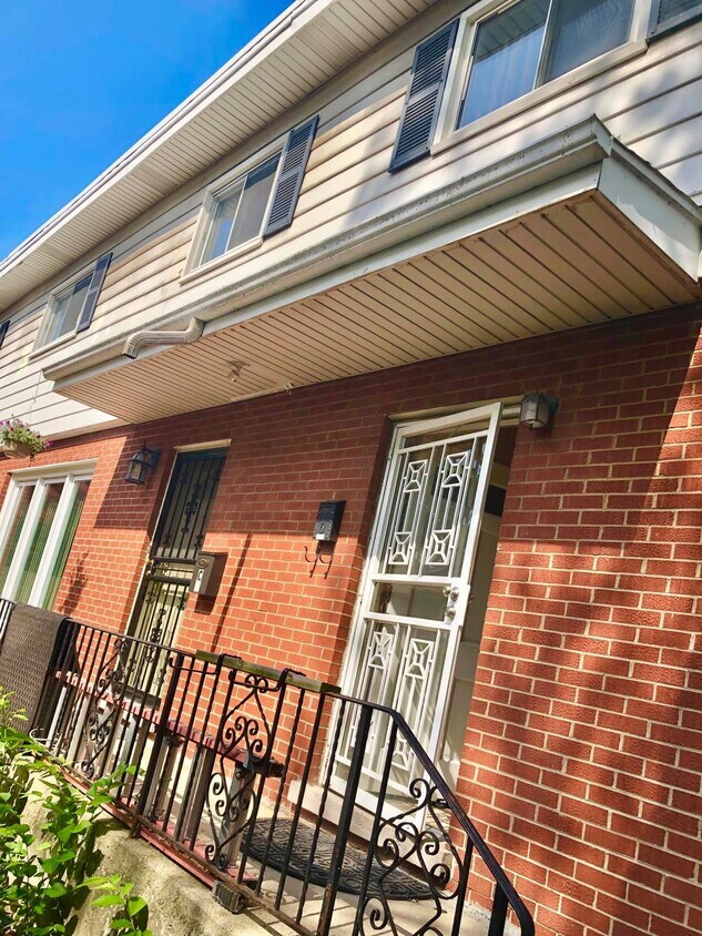 2139 W Farwell Ave, Chicago, IL 60645 Townhome Rentals in Chicago IL