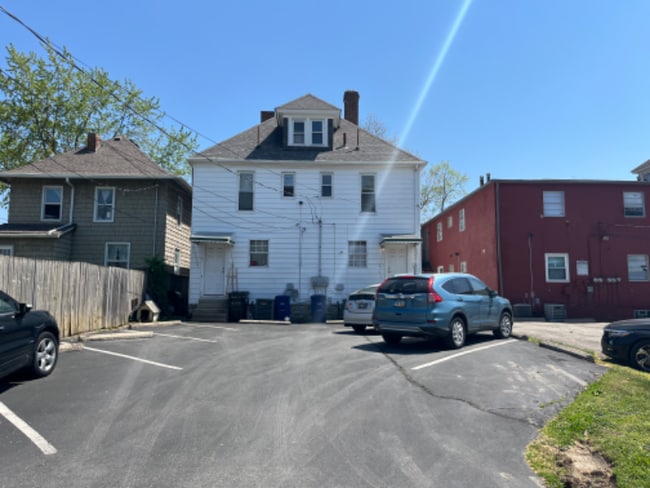 Building Photo - 2143 Summit St