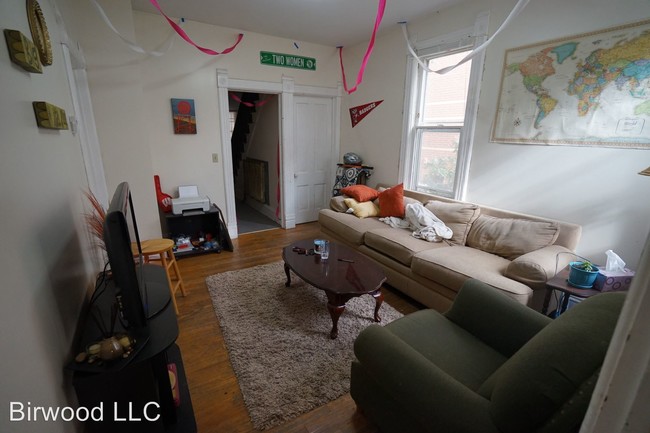 Building Photo - 4 br, 2 bath Apartment - 339 W. Doty St