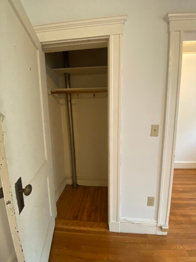 Foto del edificio - 131 Park Dr