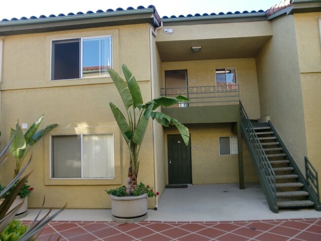 Building Photo - 7425 Charmant Dr