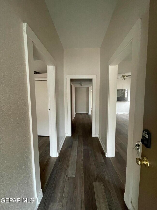 Foto del edificio - 1522 Yandell Dr
