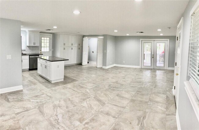 Foto del edificio - 11001 Riverview Dr