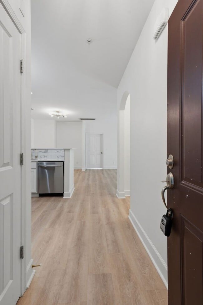 Building Photo - 4846 Bevendean Dr