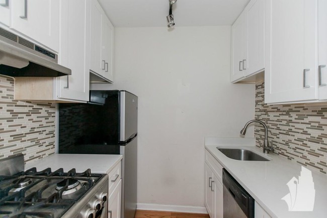 Foto del edificio - 2520 W Leland Ave