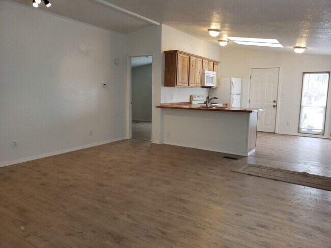 Building Photo - 3 bedroom 2 bath Mobile-home in Hayden