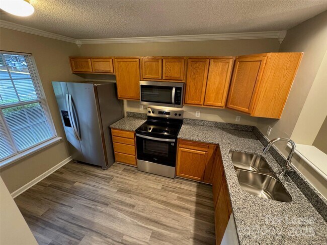 Foto del edificio - 10165 Forest Landing Dr