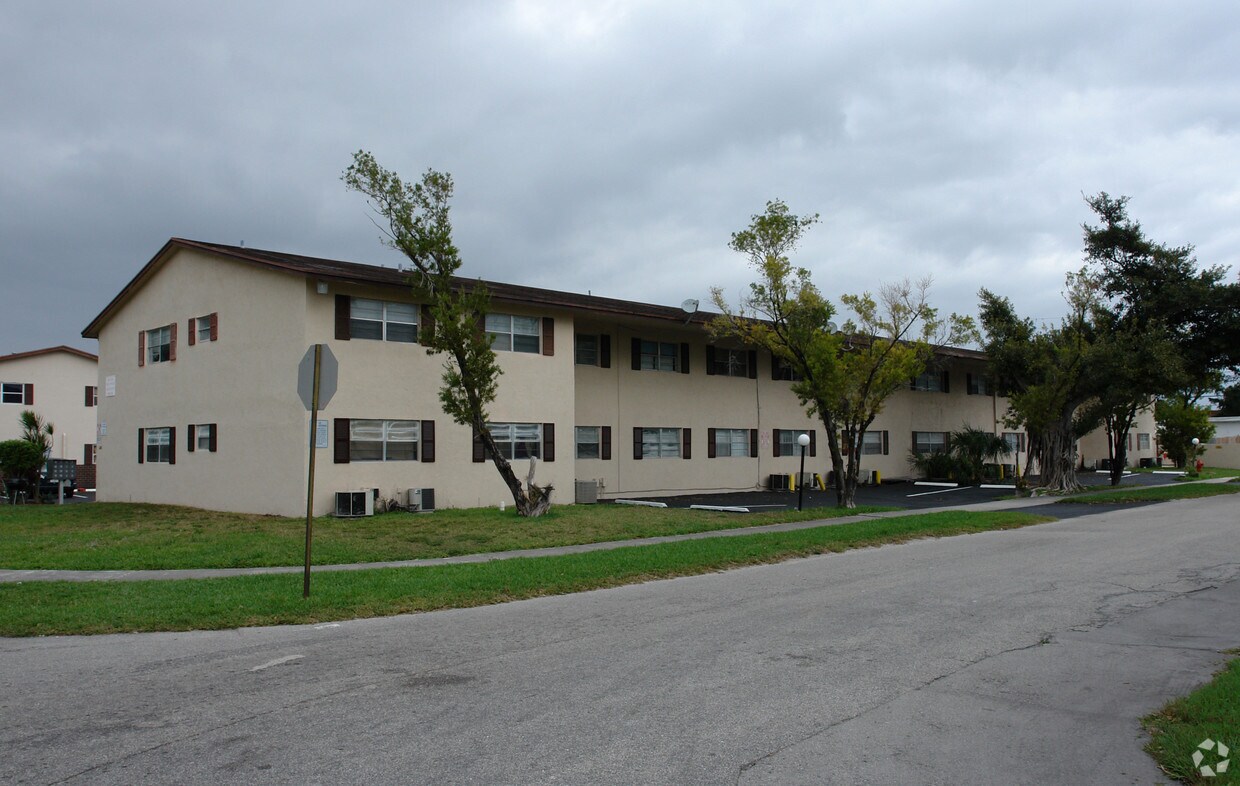 Building Photo - Brianwood Apartments