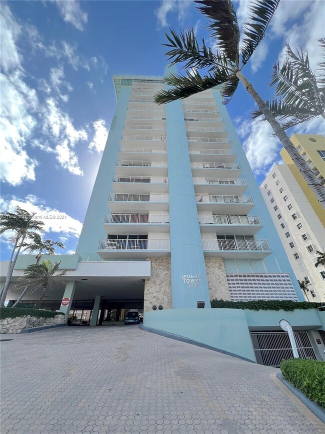 Foto del edificio - 5838 Collins Ave