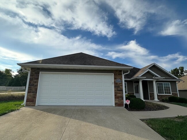 Building Photo - 4500 Weybridge Dr