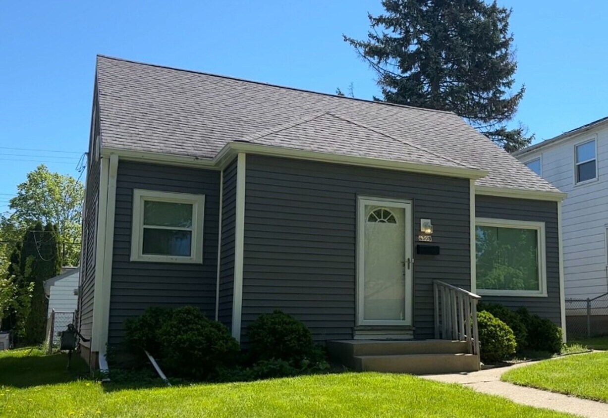 Primary Photo - MOVE-IN READY 3-BED, 1-BATH CHARMING CAPE ...