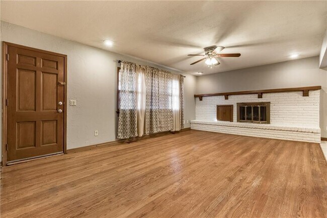 Foto del edificio - 9913 Sunnymeade Pl